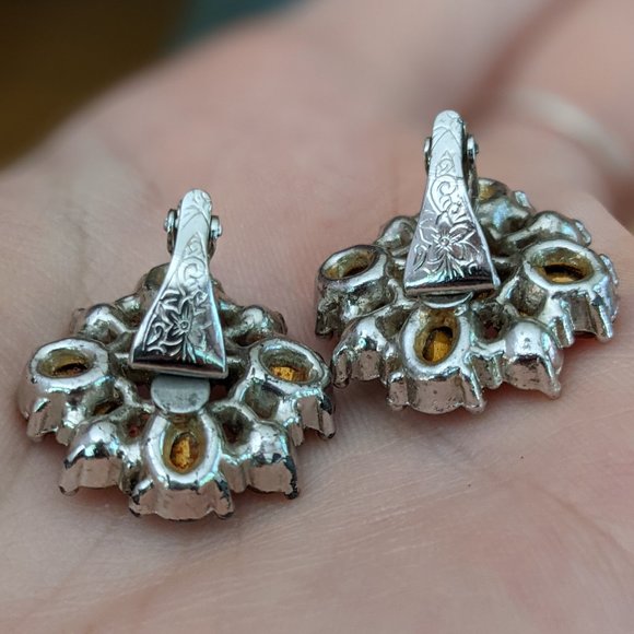 Vintage pretty pink & white rhinestone earrings - Picture 3 of 5